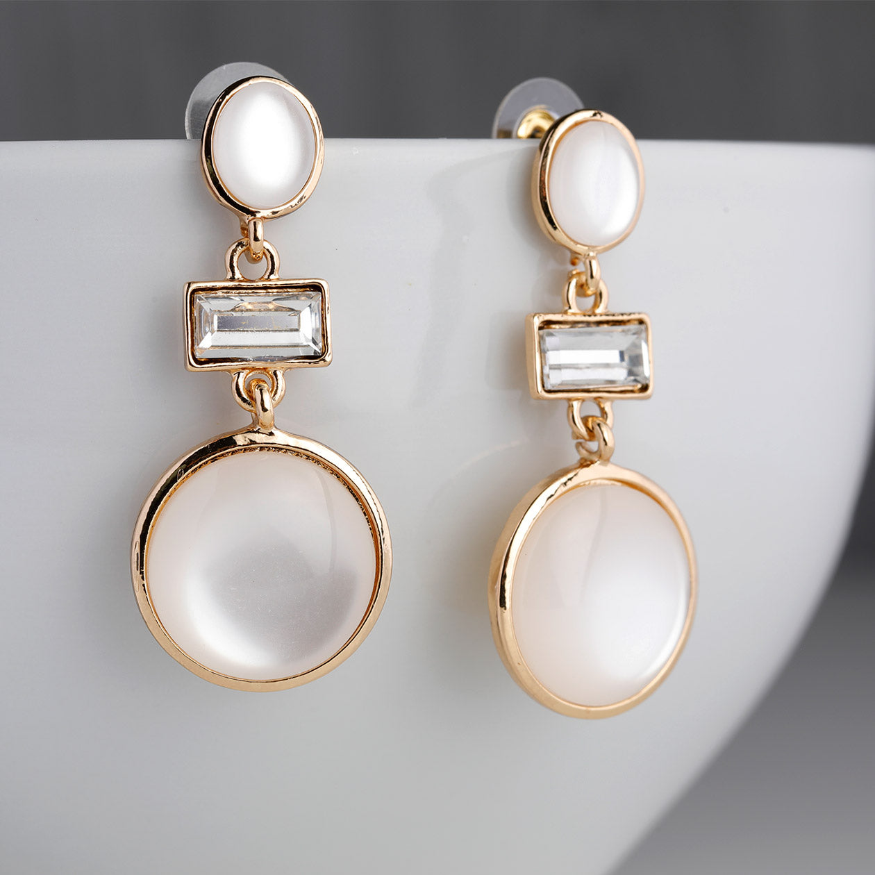 Gold-plated pearl drop earrings for women