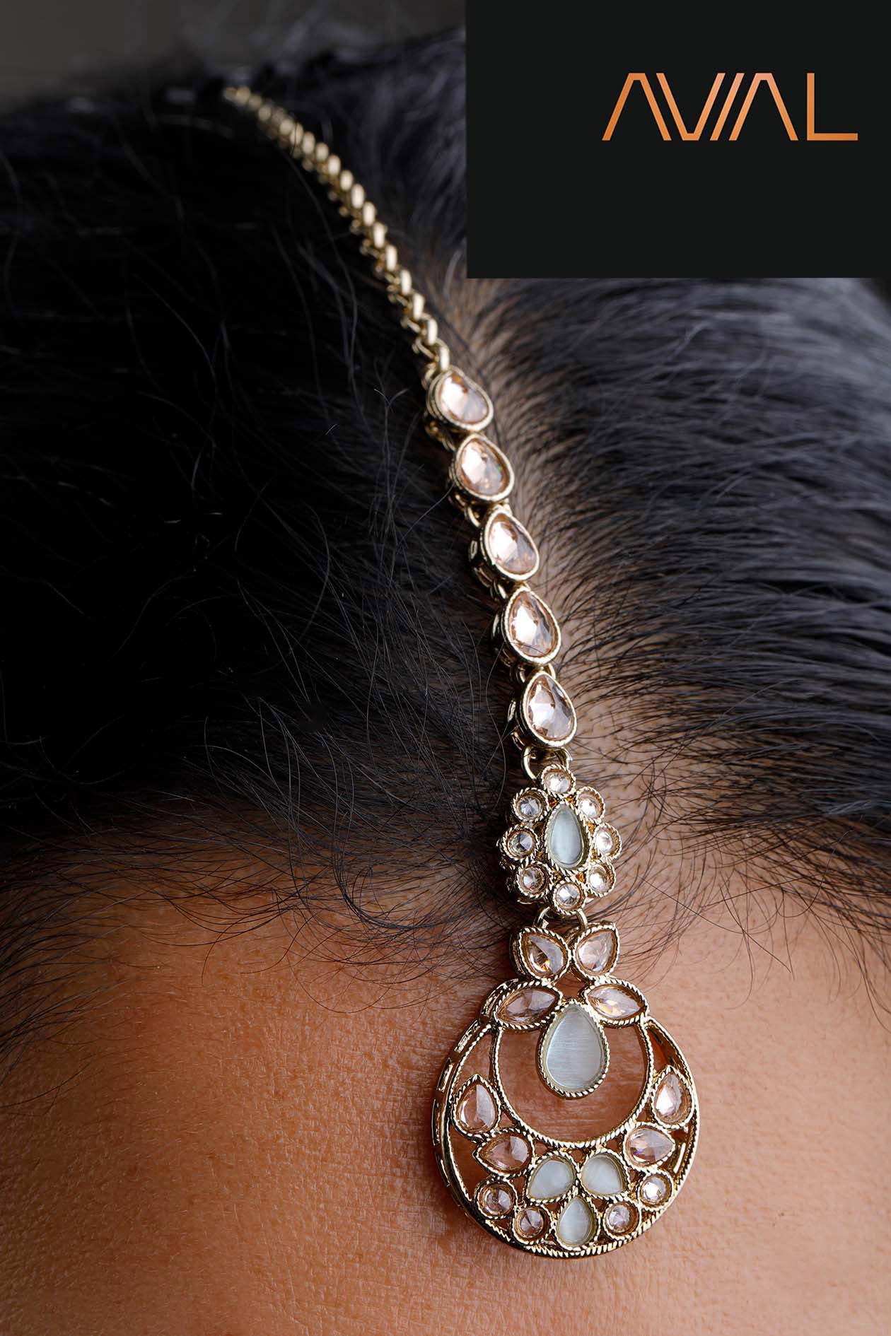 Matching maang tikka with Polki stones and pastel mint-pink highlights – bridal head jewellery UK