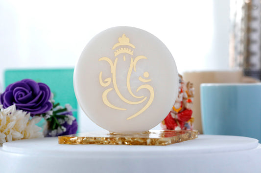 Resin God Ganesha round white & Gold